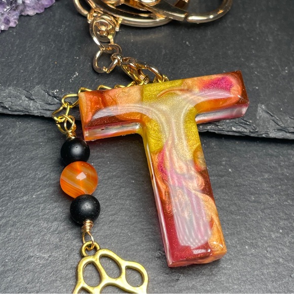 Carnelian And Onyx Custom Resin Letter “T” Keychain with Paw Charm - Picture 3 of 12